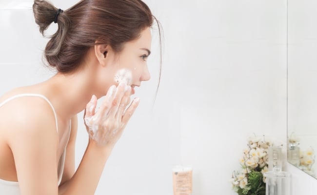 Lưu ý khi chọn sữa rửa mặt cho da nhạy cảm Tiêu chí chọn sữa rửa mặt cho da nhạy cảm