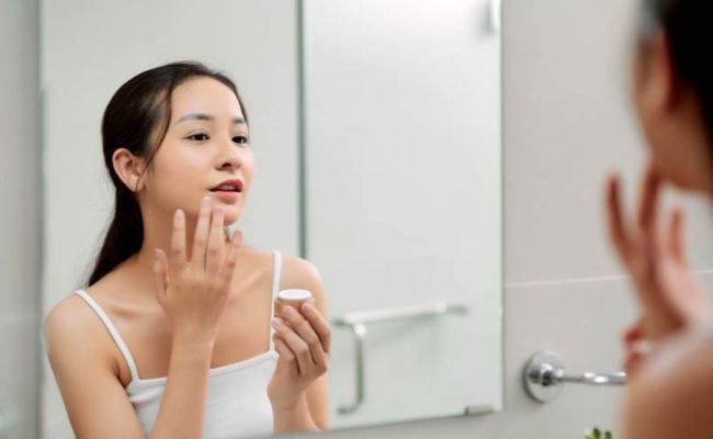 Sử dụng Retinol và BHA xen kẽ nhau vào buổi tối Sử dụng Retinol và BHA xen kẽ nhau vào buổi tối